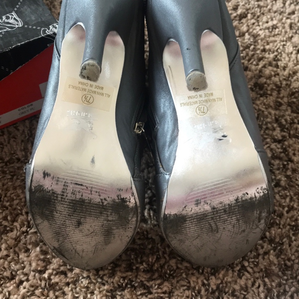 Boots - Picture 4 of 5